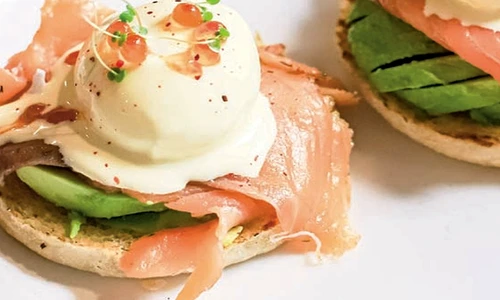 aperitiv cu somon si avocado jpg