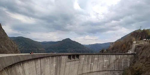 Lacul Vidraru  Foto Pixabay (1) jpg