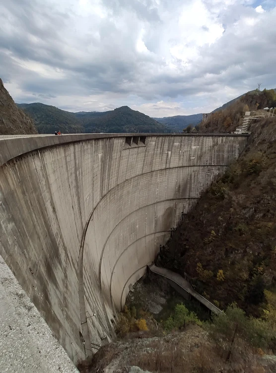 Hidroelectrica începe reumplerea controlată a lacului Vidraru. FOTO: Pixabay