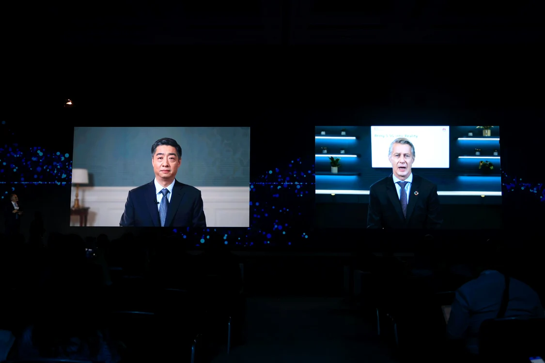 Ken Hu, președinte rotativ al Huawei și Mats Granryd, director General al GSMA. FOTO Huawei