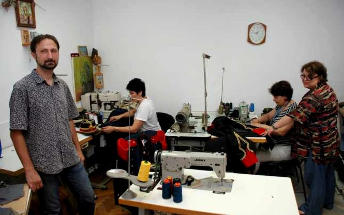 Cei doi soţi Diaconu conduc un atelier cu doi angajaţi   FOTO Florentin Coman