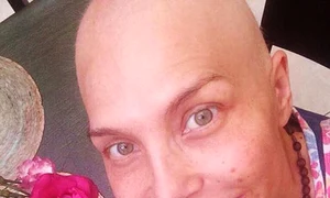 Vedeta a rămas fără superbul păr jpeg