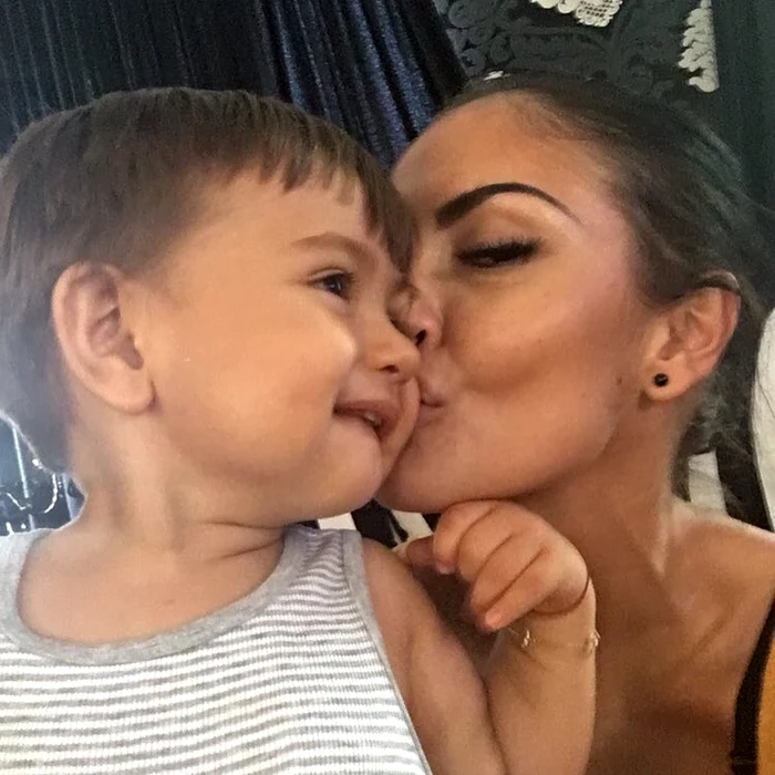 
    Andreea Mantea își crește singură copilulfoto: arhivă personală  