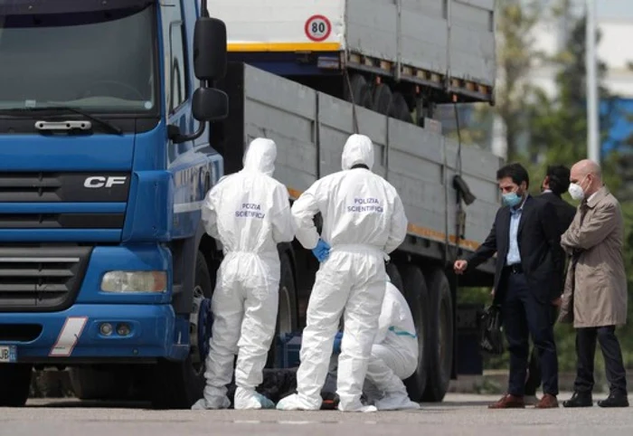 TIR-ul în care a fost găsit mort românul foto: Il Resto del Carlino