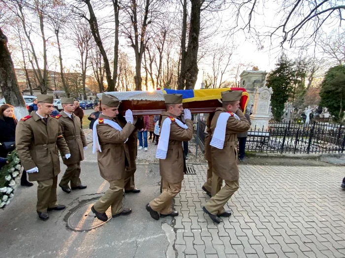 Mitică Popescu, înmormântat cu onoruri militare FOTO Adevărul