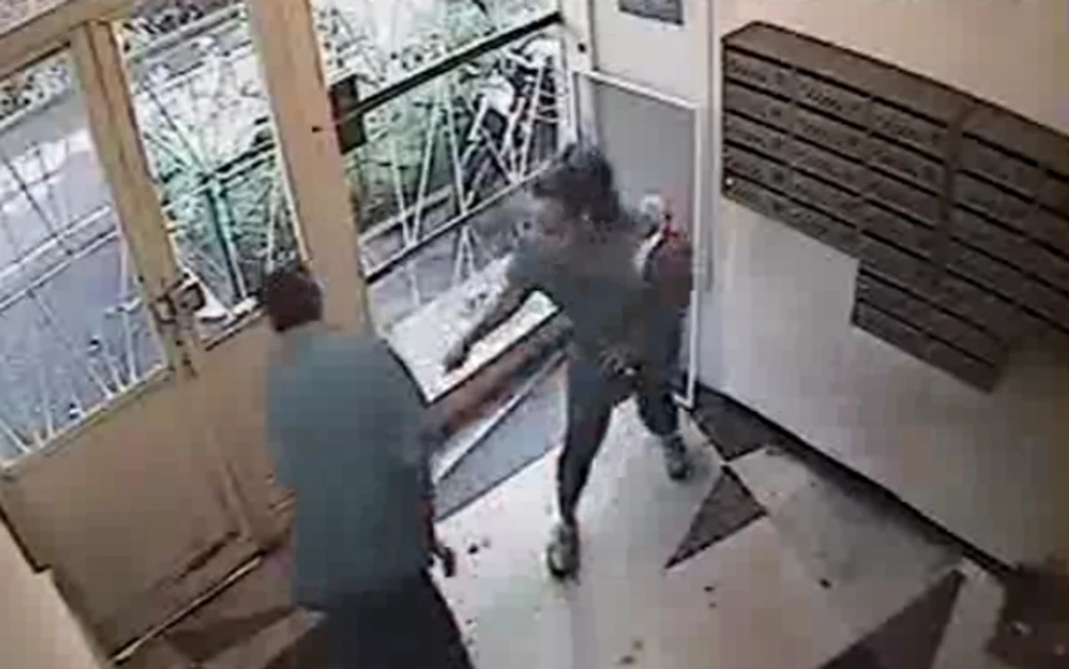 Bărbatul a vrut să pună mâna pe fată după ce s-a masturbat în faţa ei
