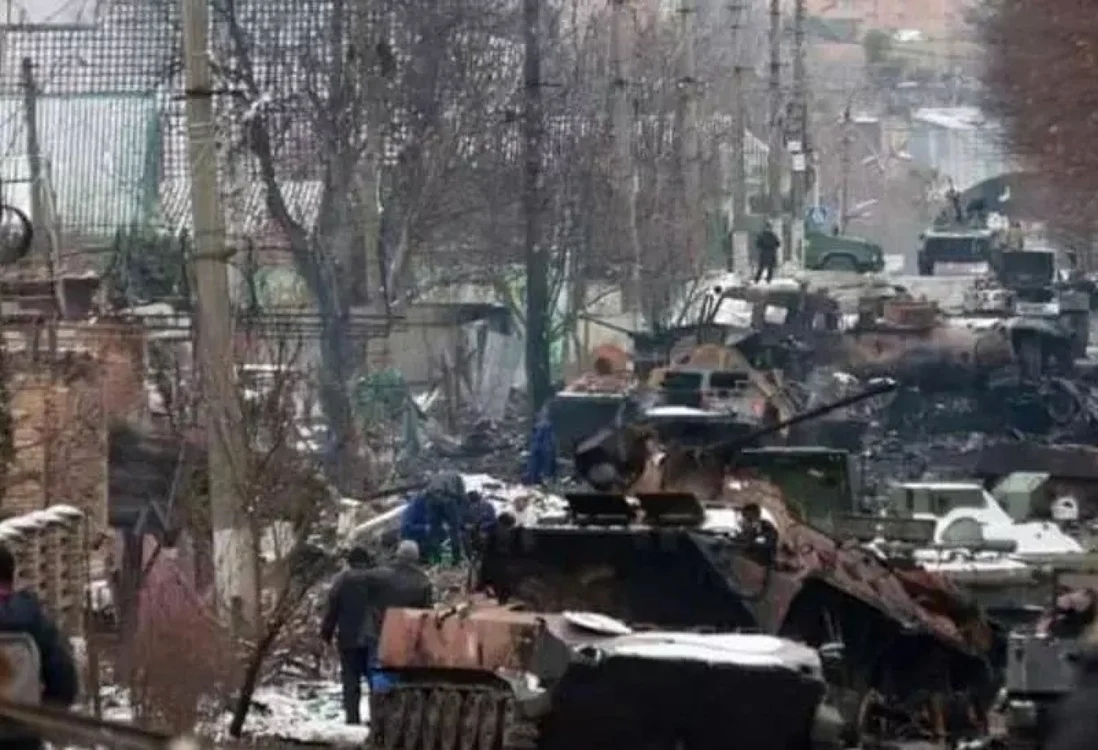 Ce a mai r[mas din tancurile ruseşti căzute într=o ambuscadă a armatei ucrainene