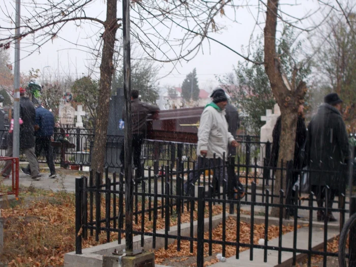 Înmormântarea are loc la cmitirul Sfântul lazăr FOTO Adevărul