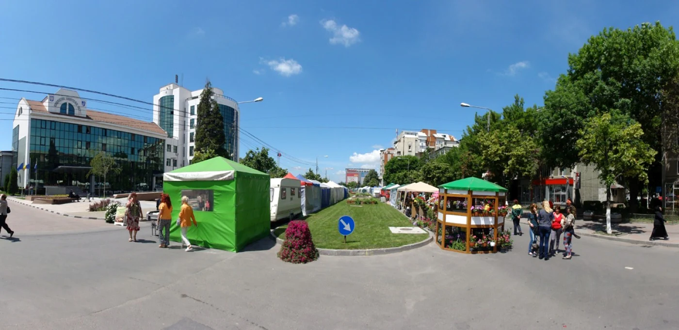 În ultimii şapte ani, Expo-Flora Slatina a blocat una din cele mai circulate artere din oraş (FOTO: Adevărul)