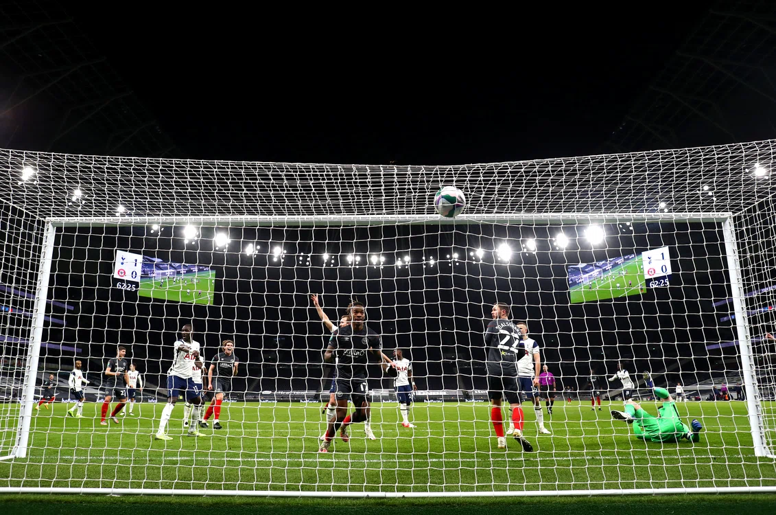 
    Golul lui Brentford nu a fost validat pe motiv de ofsaidFoto: Guliver / GettyImages  