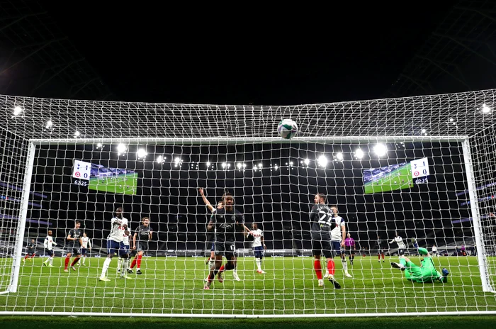 
    Golul lui Brentford nu a fost validat pe motiv de ofsaidFoto: Guliver / GettyImages  