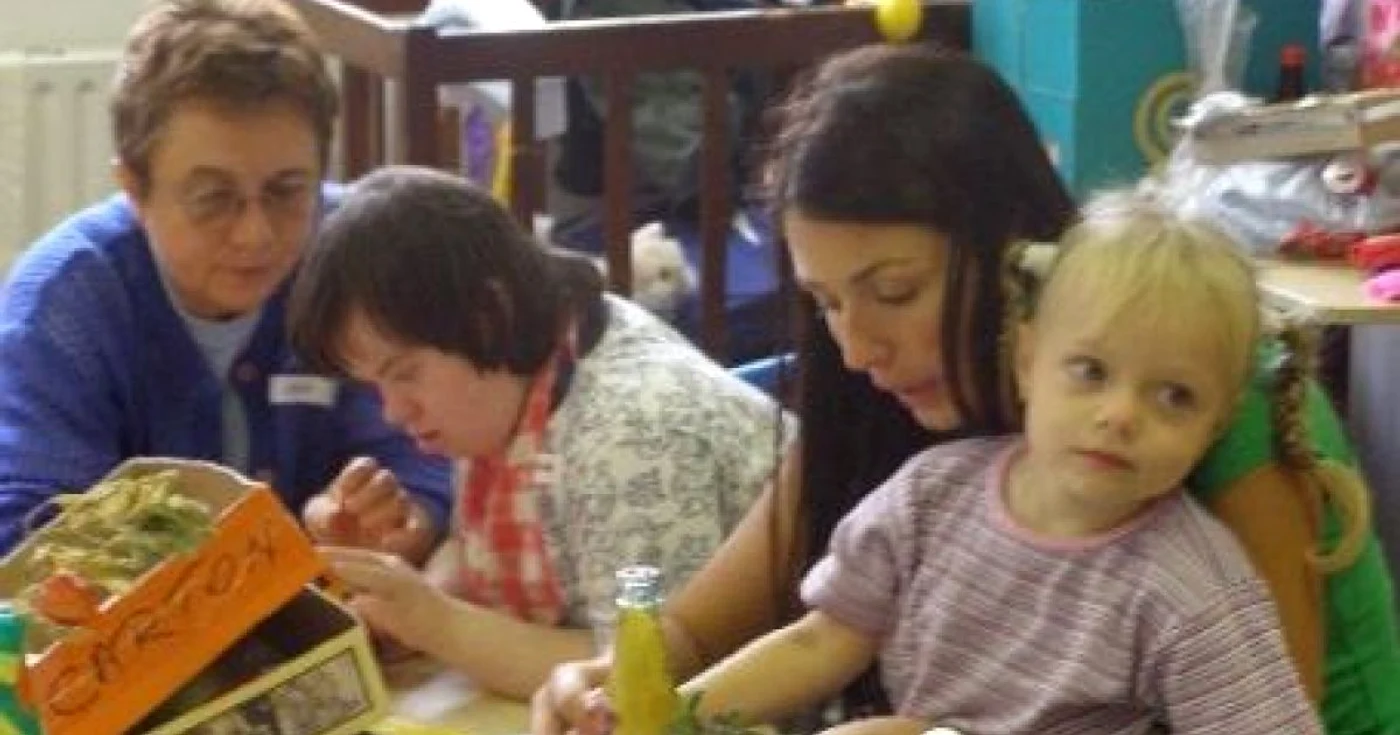 Copiii cu dizabilităţi au nevoie de un microbuz foto arhivă