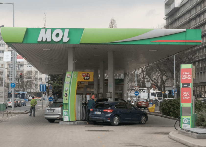 S-a întors roata: Maghiarii se duc la vecini să facă un plin mai ieftin
