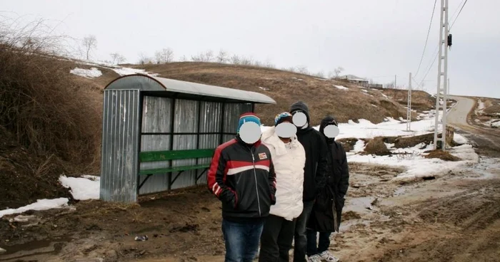 Cei patru migranţi au fost prinşi într-o staţie de autobuz