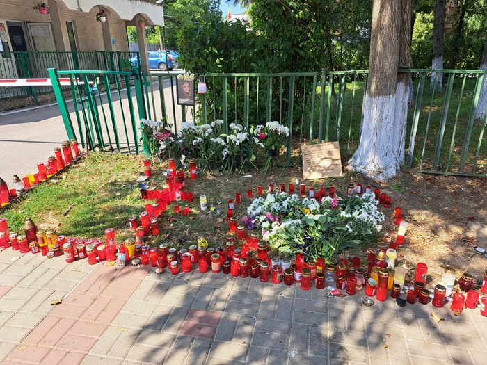Altarul de lumânări în memoria Alexandrei FOTO Cosmin Zamfirache