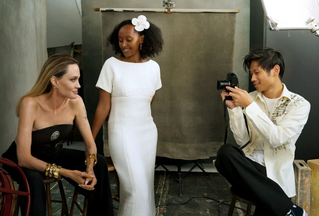 Angelina și Zahara în Vogue, Instagram PNG