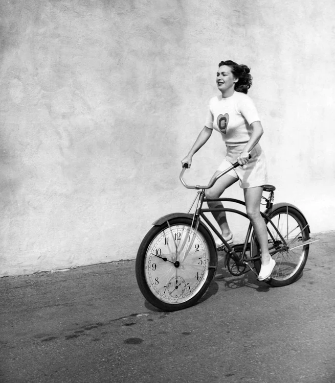 Cîteva măsuri de precauţie absolut necesare pentru a nu fi lovit de o canapea căzută din cer jpeg