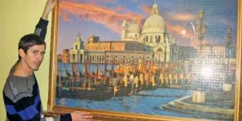 Emilian Borza a reprodus din piese de puzzle Catedrala Notre-Dame de la Paris