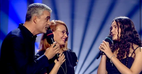 Aurelian Temișan și fiica sa, Dora, au pregătit un moment artistic special, prezentat în premieră pe scena emisiunii „Vedeta familiei” foto: TVR 