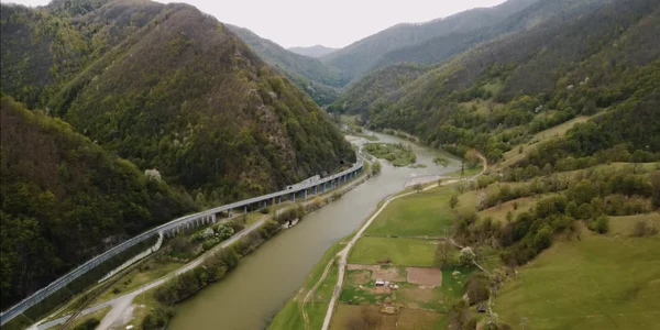 Defileul Oltului porțiunea prin care va trece lotul II al Autostrăzii Sibiu Pitești Captură YouTube jpg