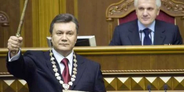Victor Ianukovici, la investirea sa în funcţia de preşedinte al Ucrainei