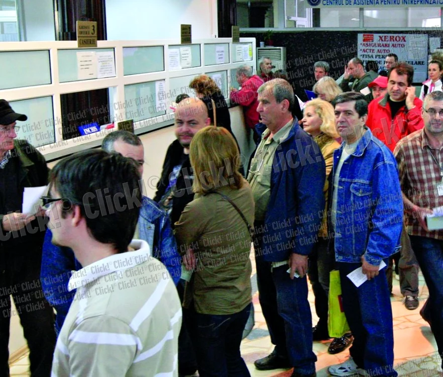 
    SECTorul 6- Aici s-a prelungit programul  de lucru cu publicul.  Astfel, azi se lucrează de la  8.30 la 18.30, iar mâine  între 8.30 şi 16.30.  