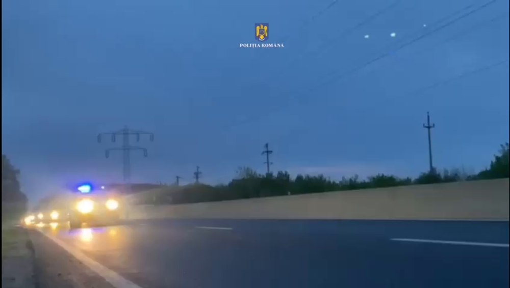 Hoți de curent și patroni. Sătenii din Bălteni, luați pe sus de mascați VIDEO