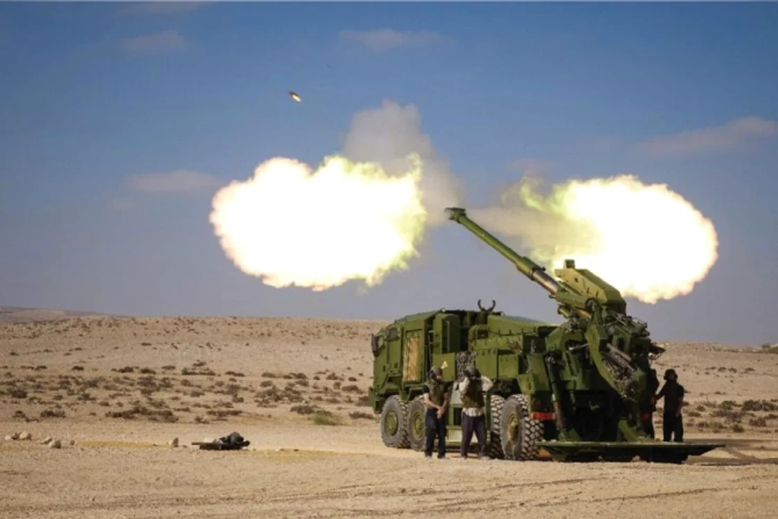 Obuzier de tip Elbit - FOTO defenseromania.ro 
