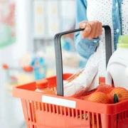 Alimentele pe care un specialist in siguranta alimentara nu le ar pune niciodata in cos la supermarket, foto Shutterstock jpg