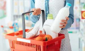 Alimentele pe care un specialist in siguranta alimentara nu le ar pune niciodata in cos la supermarket, foto Shutterstock jpg