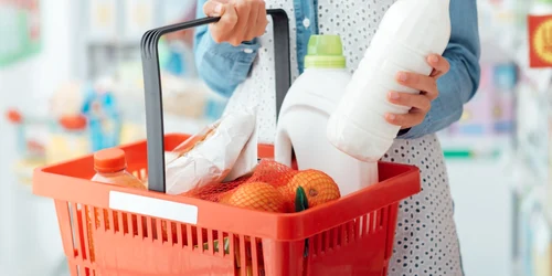 Alimentele pe care un specialist in siguranta alimentara nu le ar pune niciodata in cos la supermarket, foto Shutterstock jpg