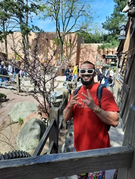 dorian popa la disneyland jpg