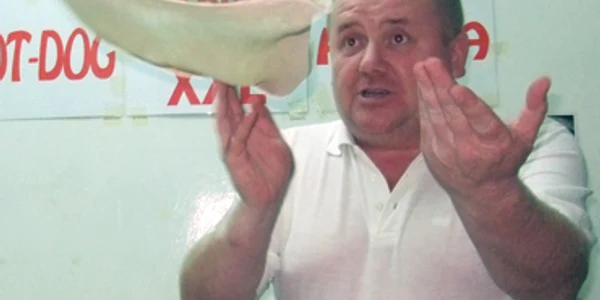 Un băimărean face plăcinte XXL