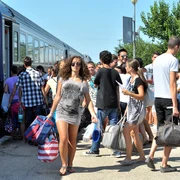 turisti calatori tren litoral jpeg