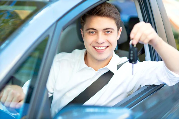 
    Anul acesta statul are la  dispoziţie 100 de milioane de  lei pentru a-i ajuta pe români  să-şi cumpere pentru prima  dată o maşină nouă  