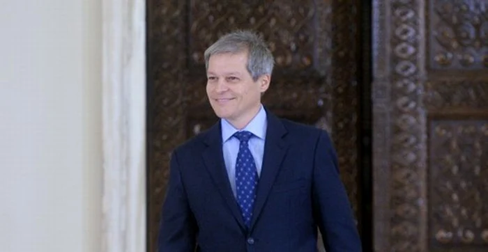 
    Dacian Cioloș a votat la Zalău  