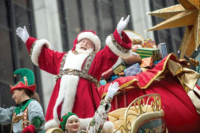 
    Cel mai iubit bătrânel face sarcinile a 15 oameni pentru a duce darurile pe întreaga planetăFoto: Photoland, Caters  