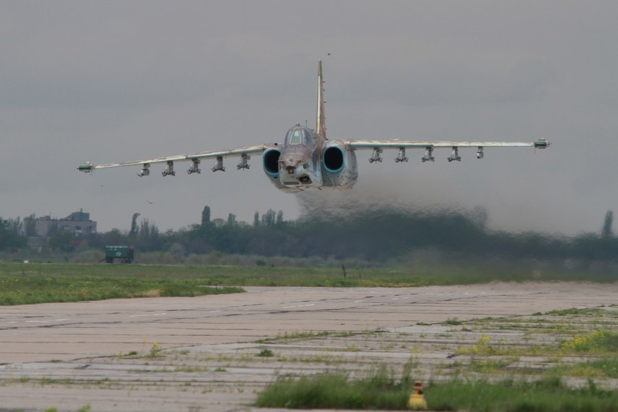 Ucraina folosește bombele ghidate franceze Hummer pe avioanele sale de luptă S-25 după ce a rămas fără rachete