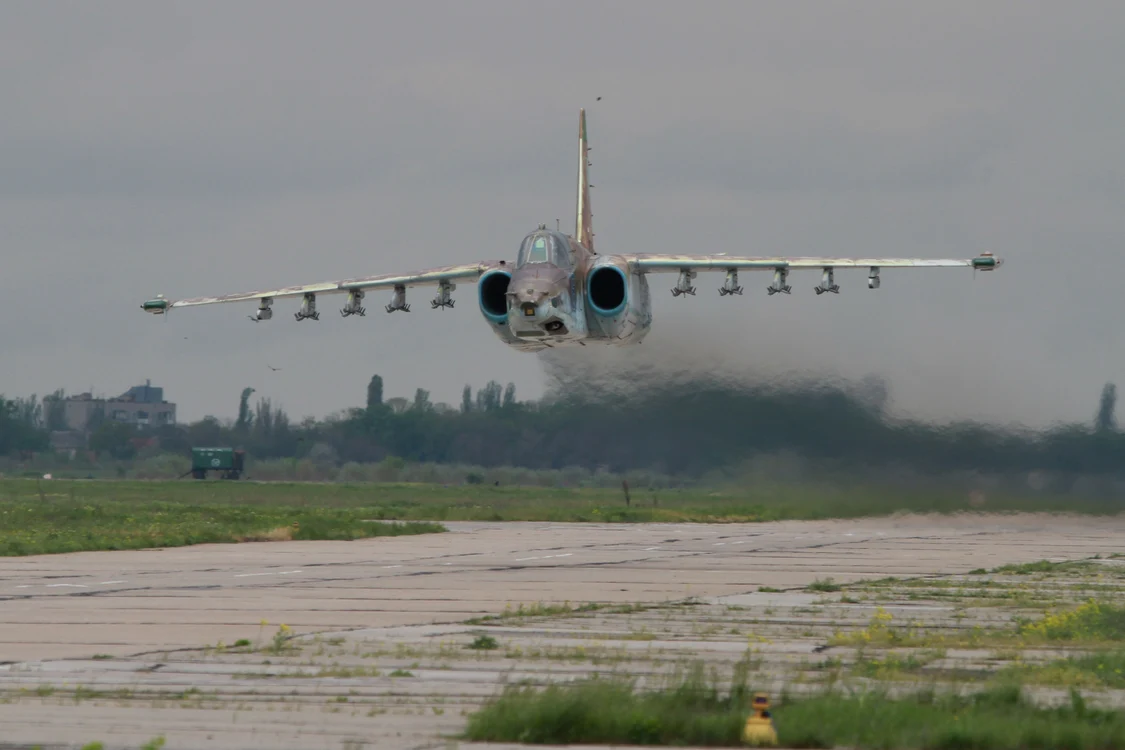 Avion de atac SU-25 FOTO SHUTTERTSOCK
