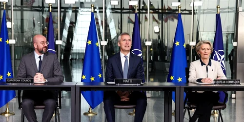 Charles Michel, Jens Stoltenberg si Ursula von der Leyen declaratia comuna UE NATO FOTO EPA EFE jpg