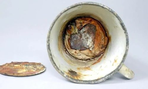 Secretul ascuns într o cană de la Auschwitz timp de 70 de ani jpeg