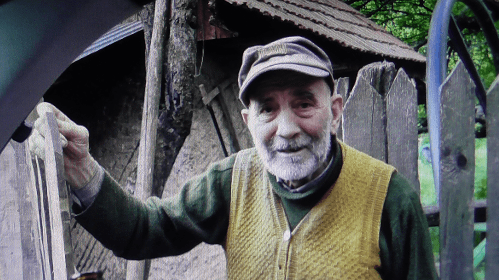 Bătrân dintr-un cătun al Buzăului, dispărut în munți. Ion Bostan este unul dintre ultimii trei locuitori din Vârteju VIDEO
