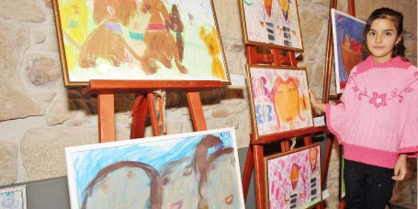 Amalia, la propria expoziţie de pictură 