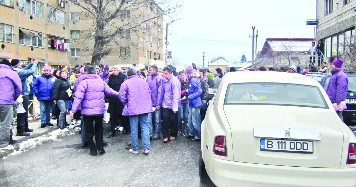 Dan Diaconescu, în mijlocul simpatizanţilor