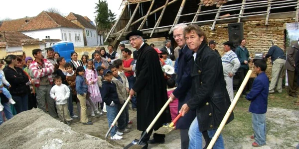 Peter Maffay  a participat şi la demararea lucrărilor, în urmă cu aproape doi ani. Foto: arhivă