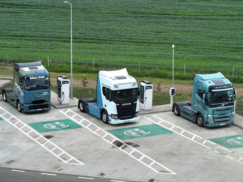 Primul hub de mare putere din România pentru încărcarea autovehiculelor electrice s-a deschis în zona Miercurea Sibiului