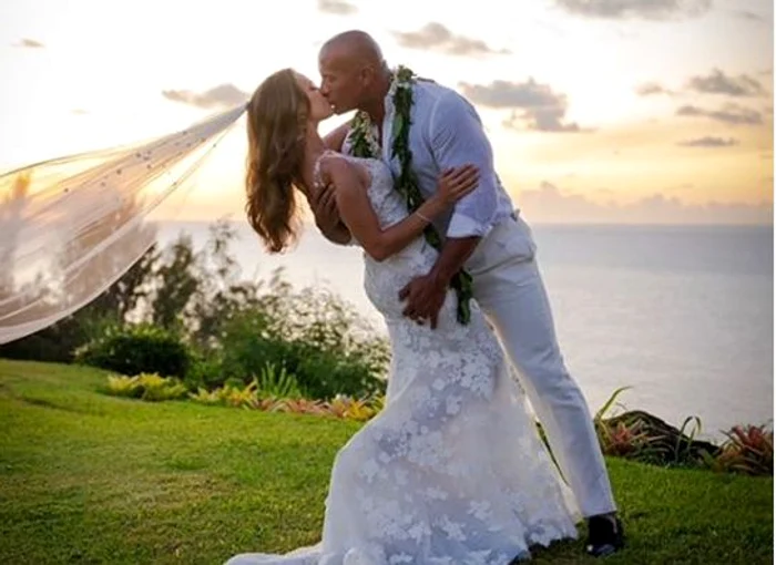 The Rock a publicat imagini de la nunta sa privată din Hawaii Foto: Instagram