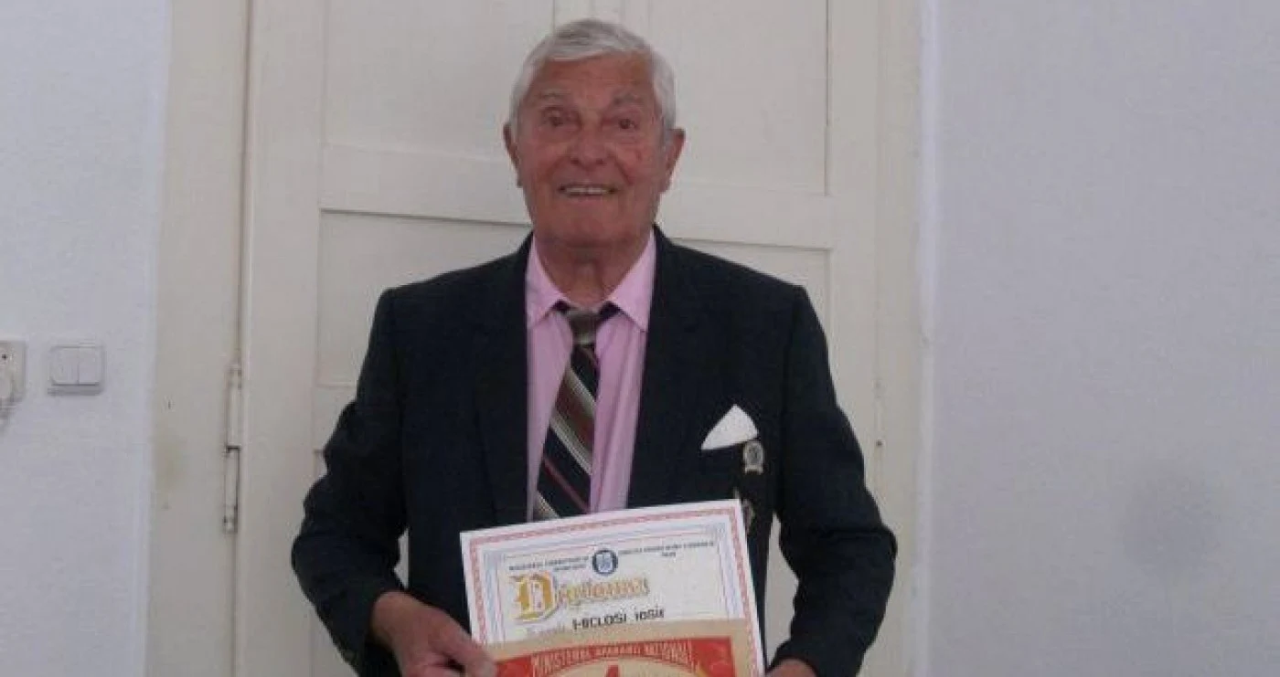 Iosif Miclosi s-a făcut remarcat prin multiplele medalii si diplome FOTO Claudia Untaru