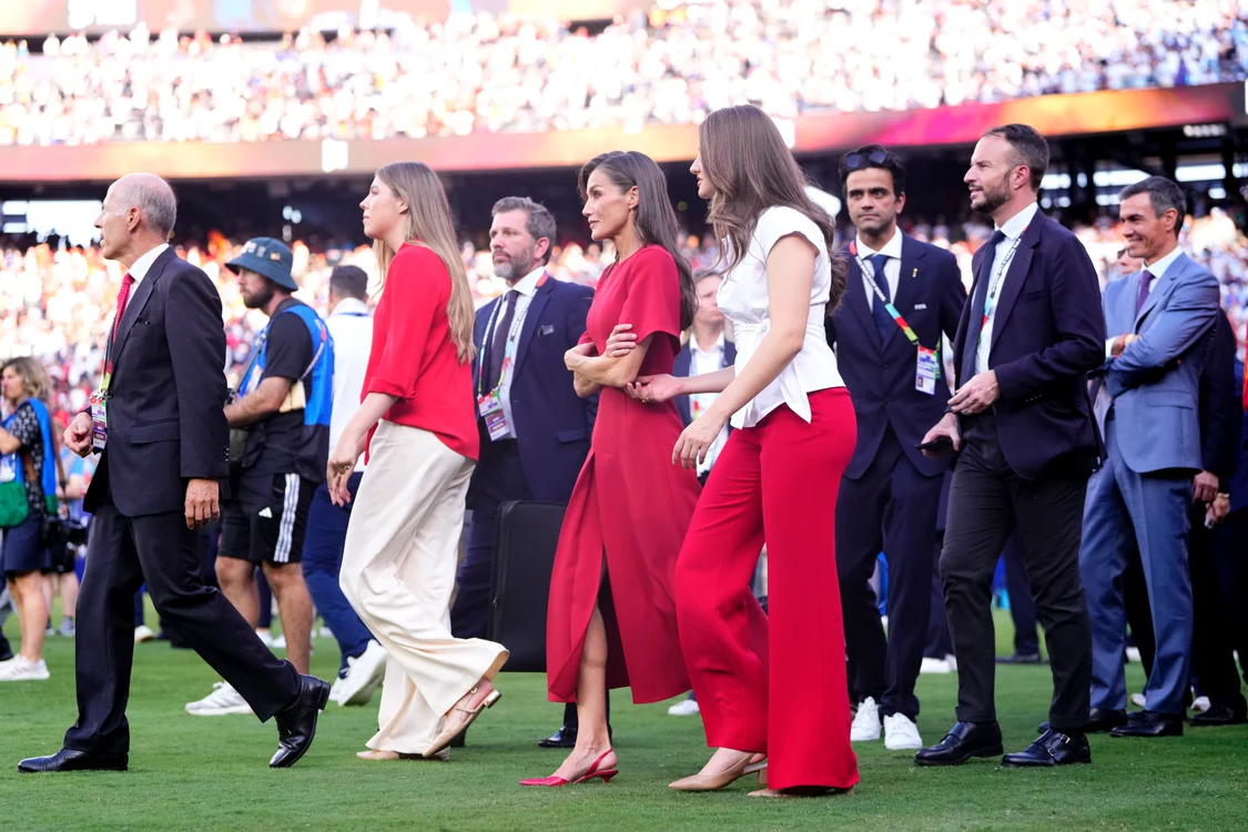 Regina Letizia, Regele Felipe, Prințesa Leonor, Infanta Sofia la finala CM de fotbal, Profimedia (2) jpg