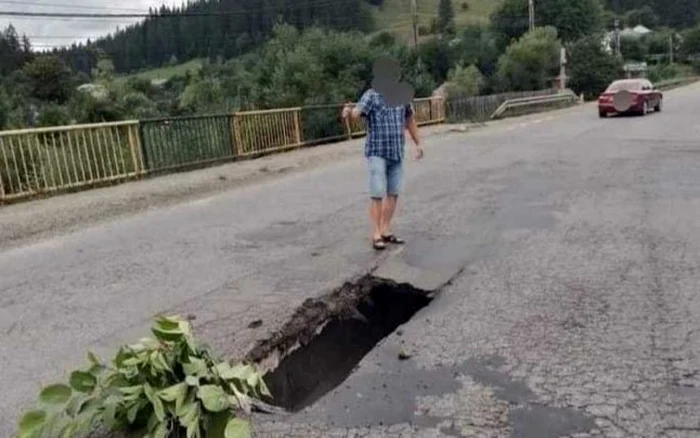 Podul de pe DN 15B este situat pe o arteră extrem de circulată FOTO ISU Neamţ